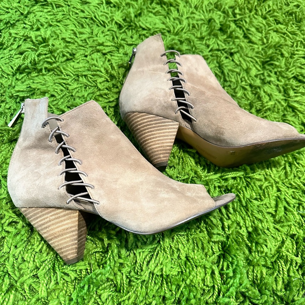 Vincent Camuto ankle bootie leather size 8